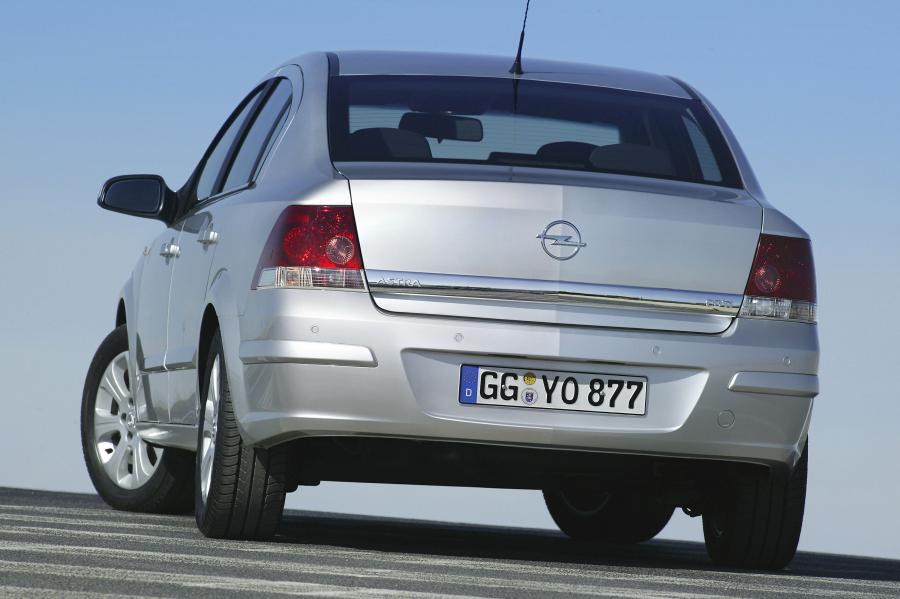  Opel Astra Sedan 2005 года  (фото 27 из 38)
